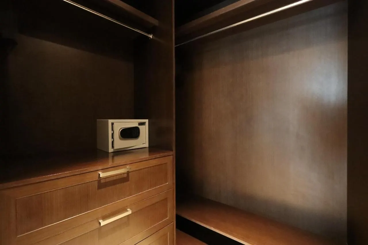Livbnb Suites-Spectacular 2BR Burj Fountain Views Dubai 0*,  United Arab Emirates